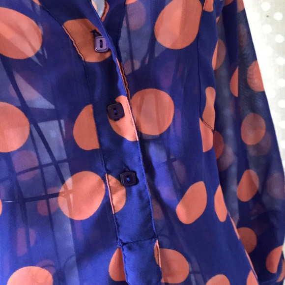 Women’s sheer high-low top - Picture 2 of 11